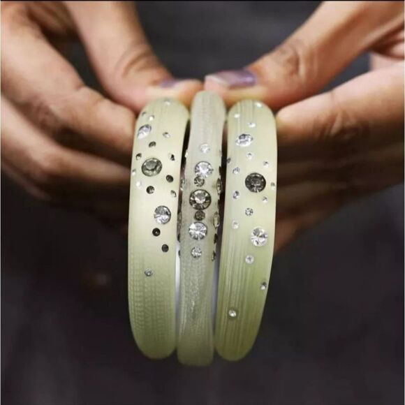 Susan Graver Set of 3 Acrylic Bangles with Crystal Accent NWOT - Picture 2 of 5